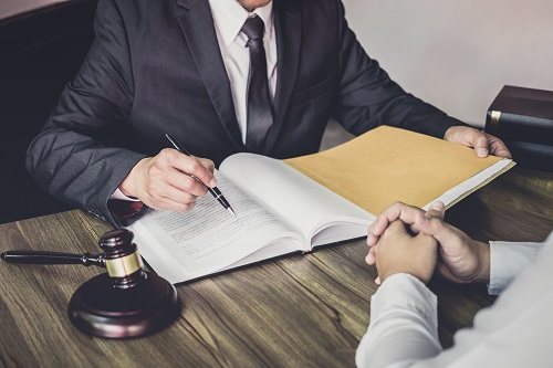 Quels sont les avantages de contracter un avocat en droit immobilier ?